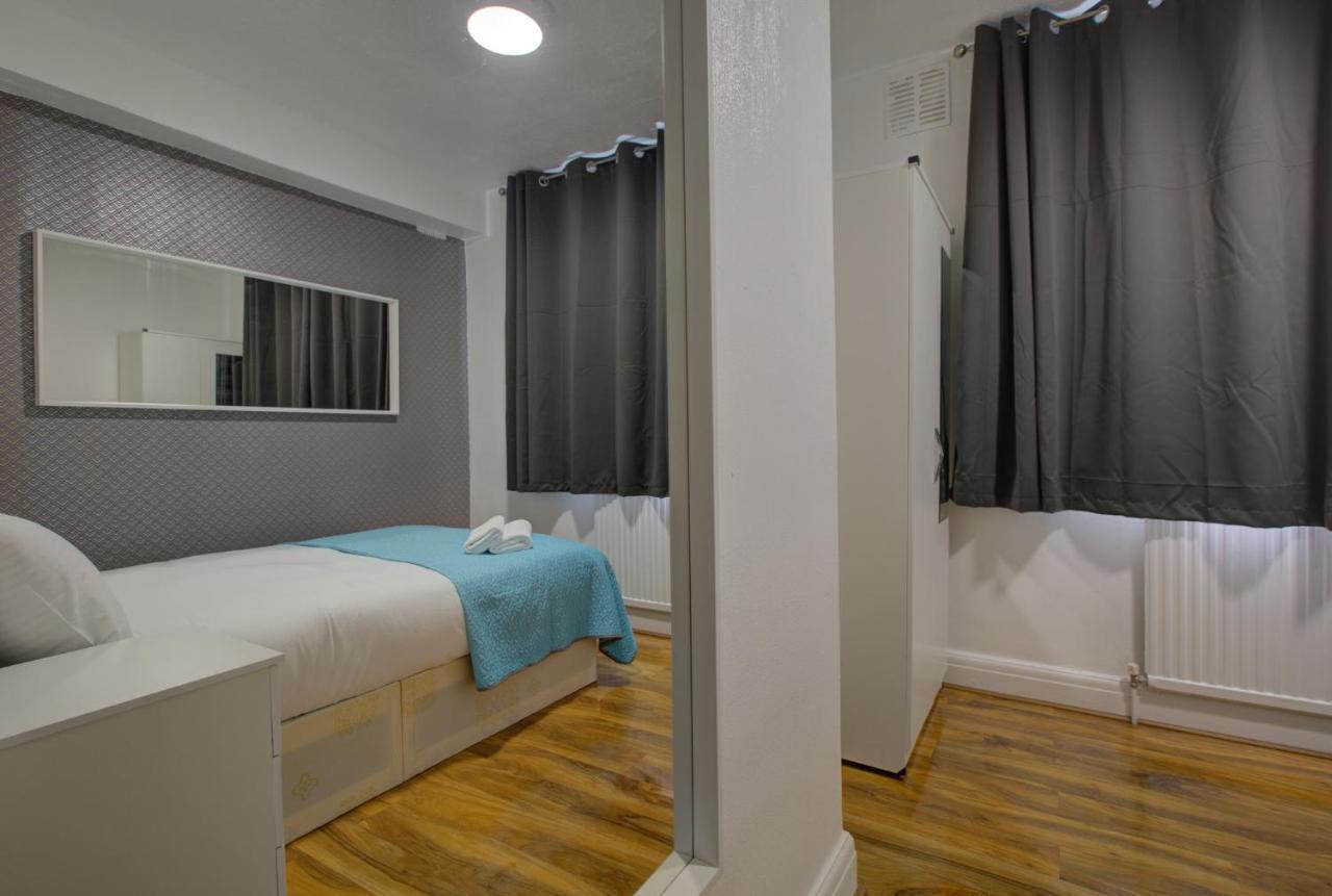 Twin Towerd Hotel Лондон Экстерьер фото