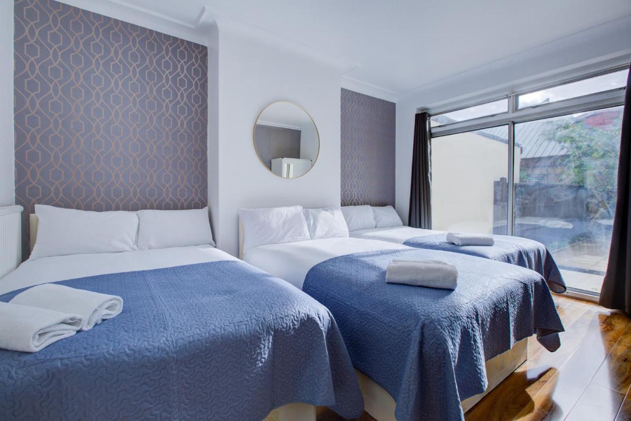 Twin Towerd Hotel Лондон Экстерьер фото