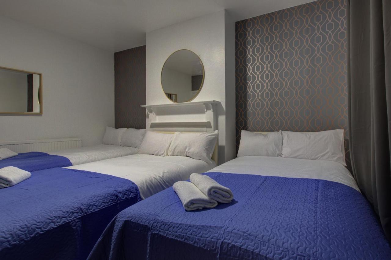 Twin Towerd Hotel Лондон Экстерьер фото