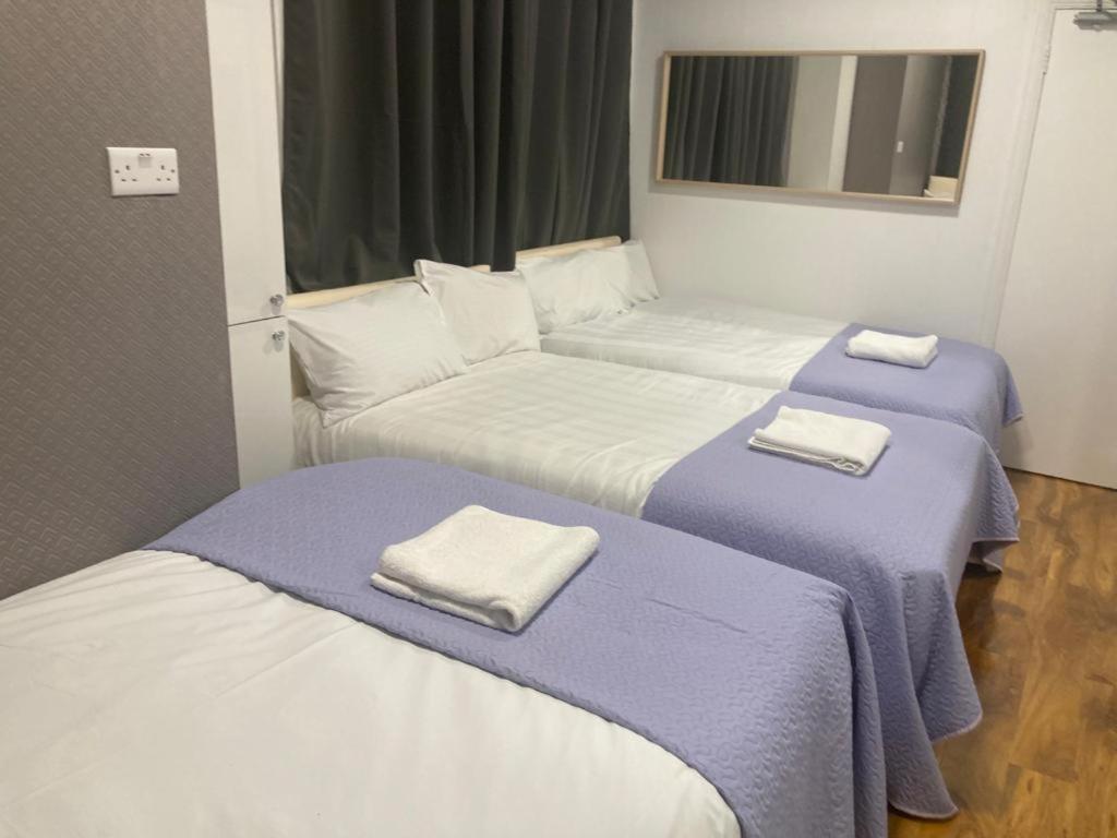 Twin Towerd Hotel Лондон Экстерьер фото
